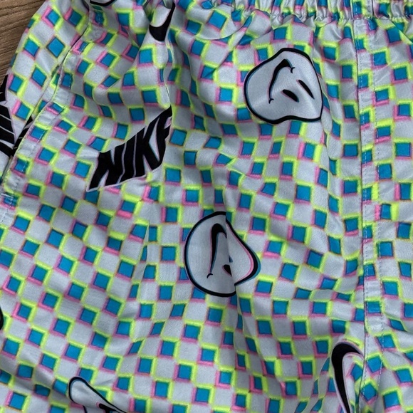 Nike Boy's Drawstring Active Shorts with Mesh Lining Youth Size XL - Picture 3 of 6